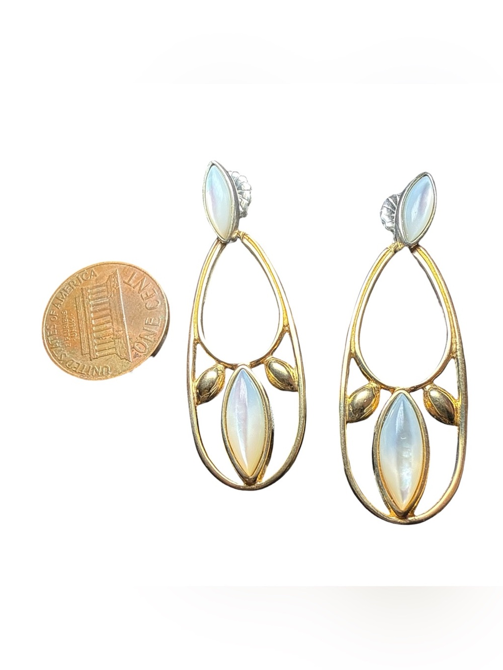 925 Vintage Carolyn Pollack Classics Mother of Pearl Drop Earrings